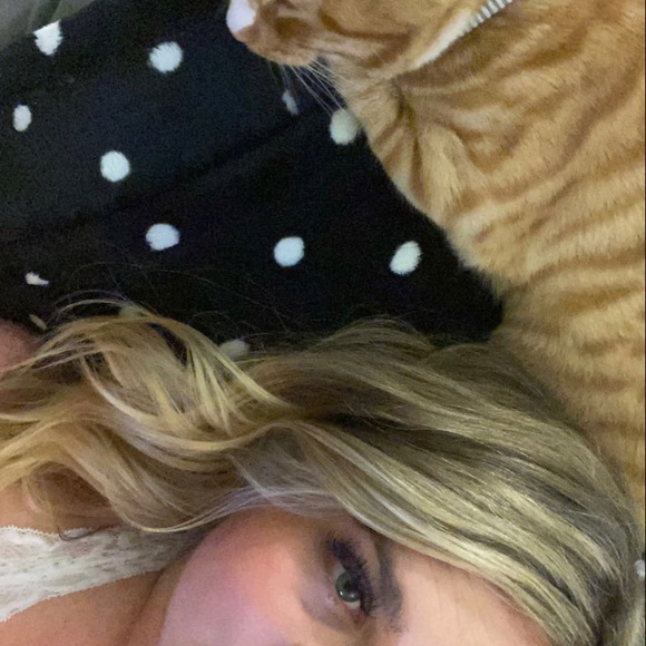 Meet your posher Danielle! - Picture 3 of 3